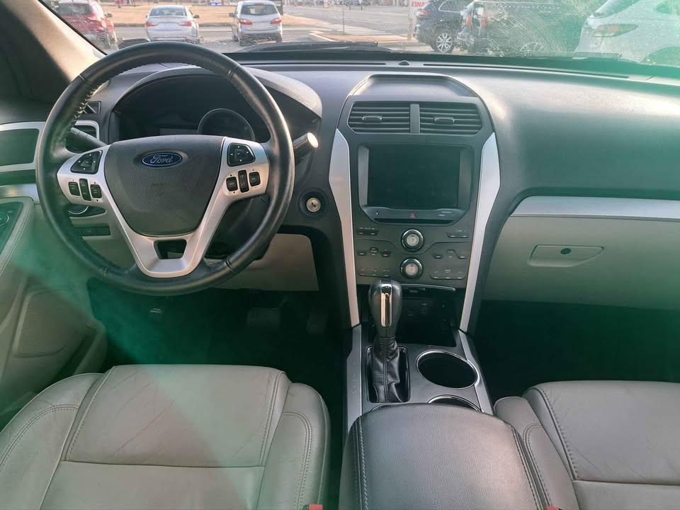 Ford Explorer XLT FWD 2012