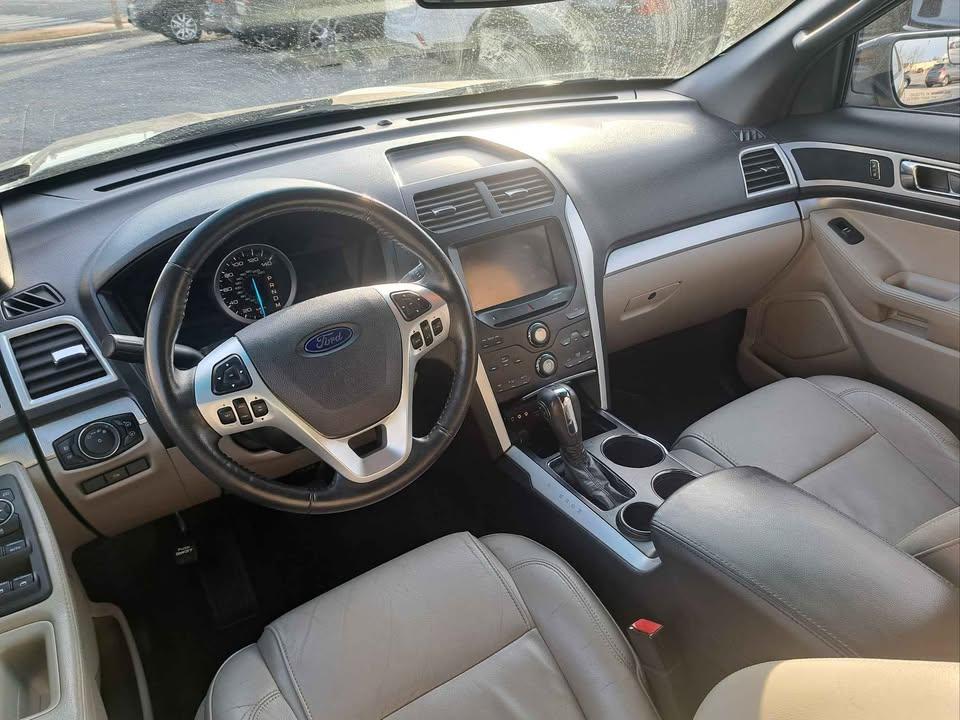 Ford Explorer XLT FWD 2012