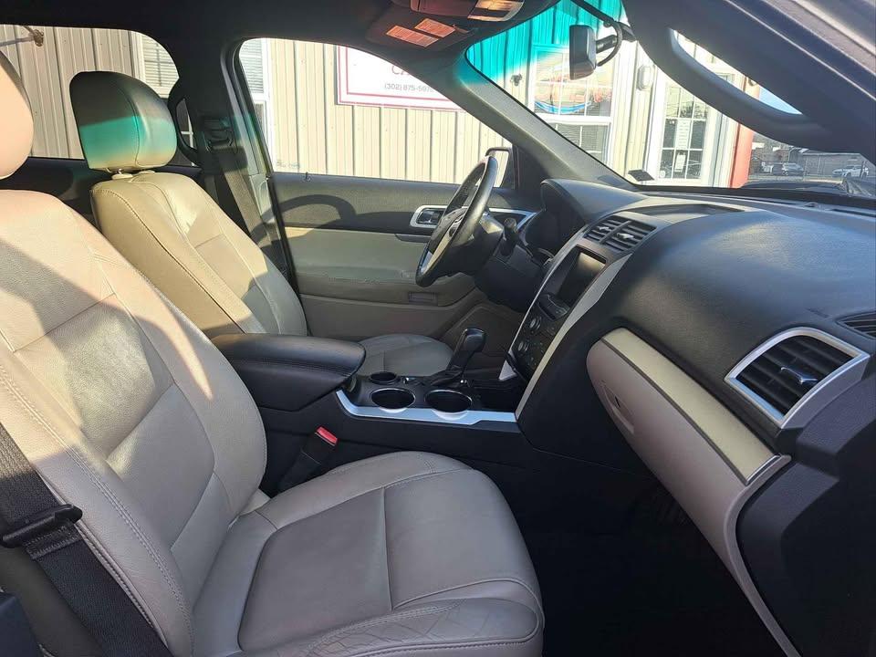 Ford Explorer XLT FWD 2012