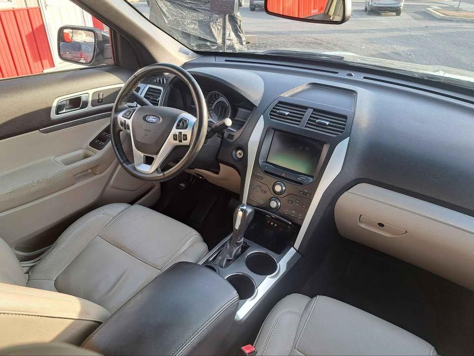 Ford Explorer XLT FWD 2012