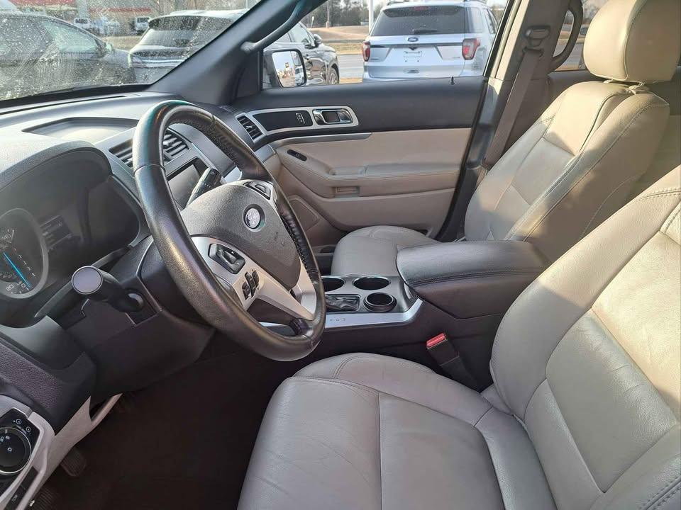 Ford Explorer XLT FWD 2012