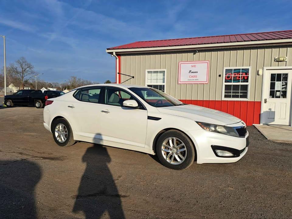Kia Optima LX MT 2013