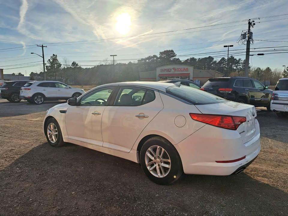 Kia Optima LX MT 2013