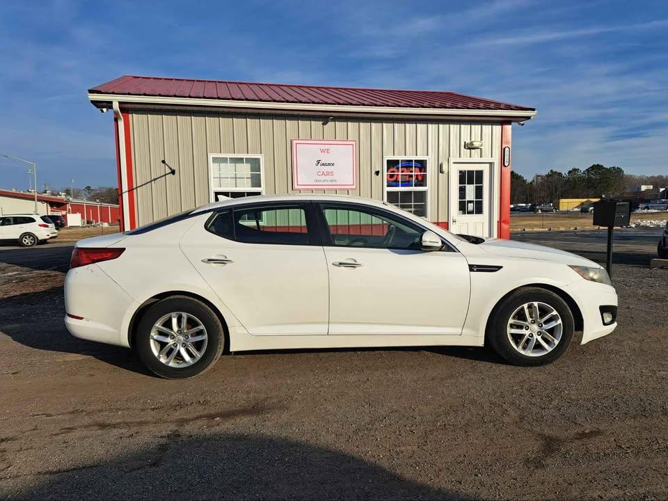 Kia Optima LX MT 2013