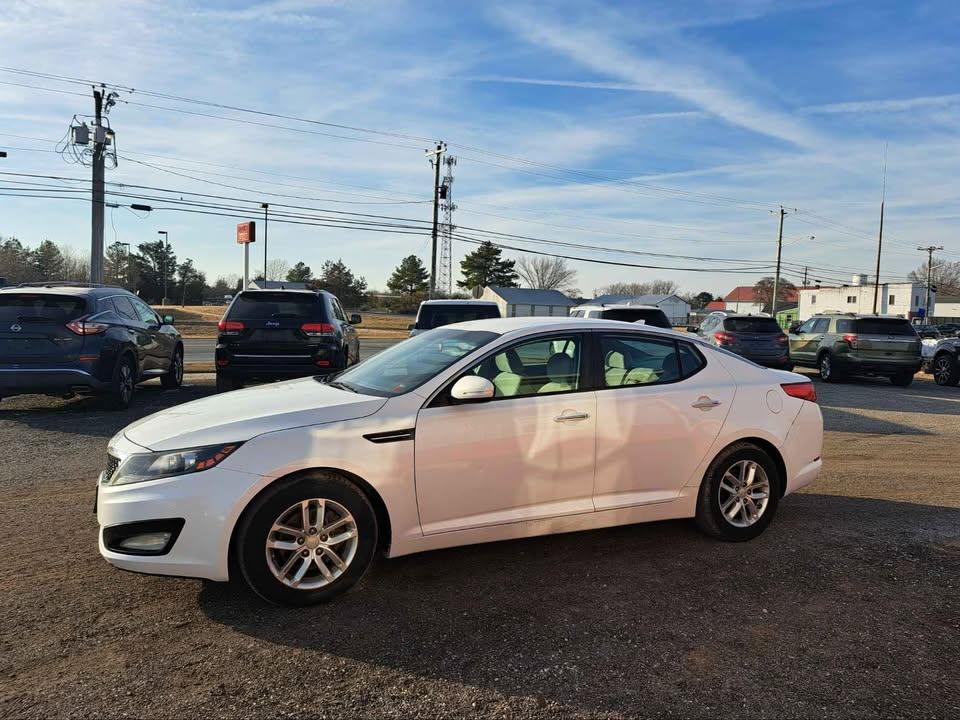 Kia Optima LX MT 2013