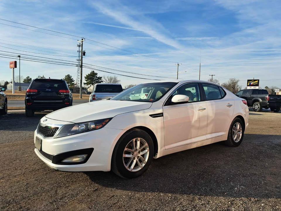 Kia Optima LX MT 2013