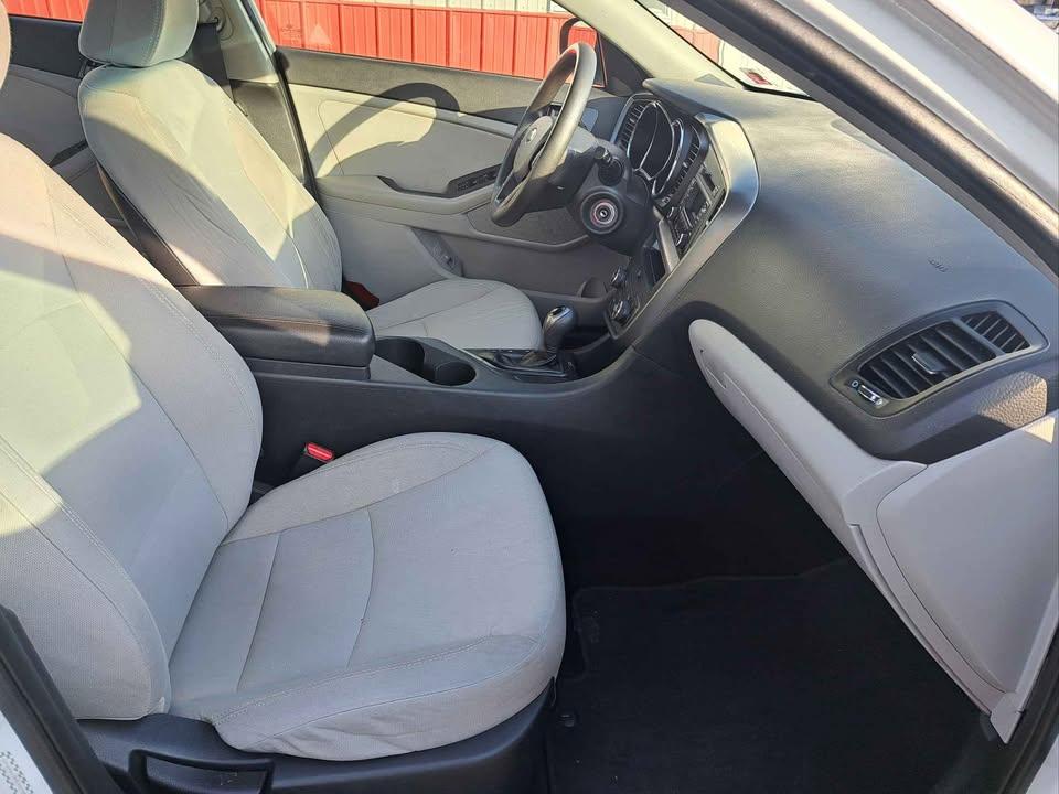 Kia Optima LX MT 2013