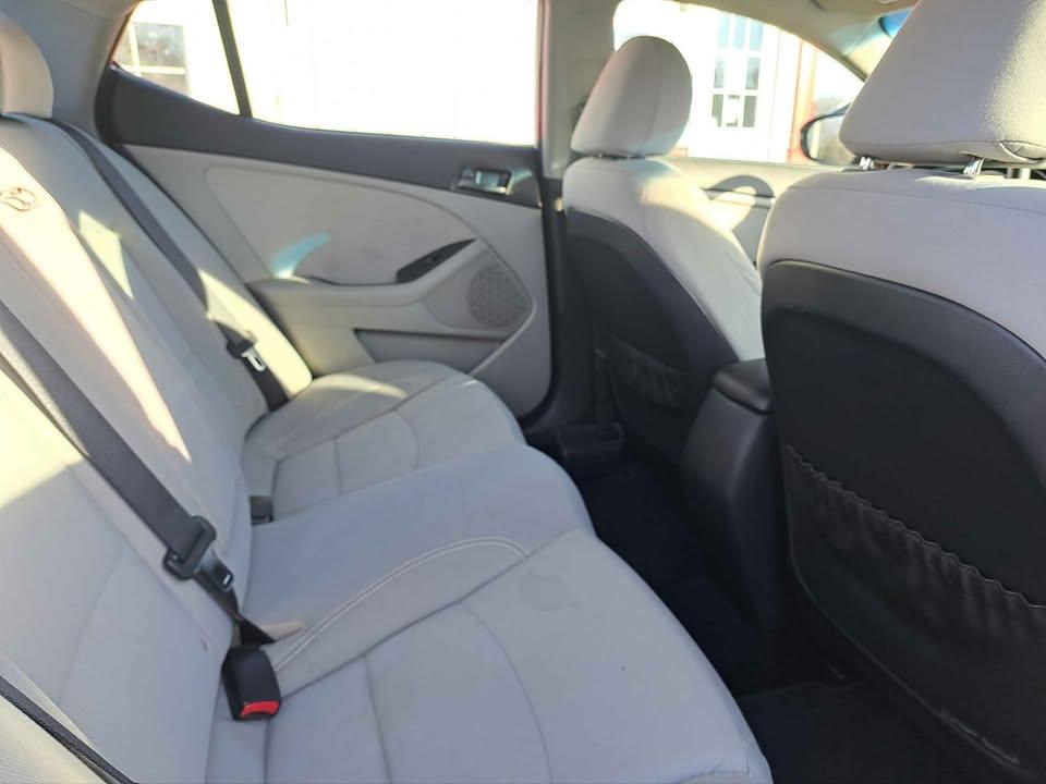 Kia Optima LX MT 2013