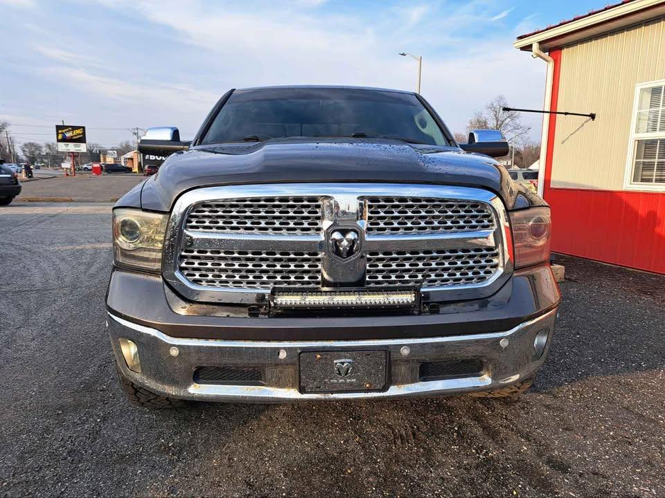 RAM 1500 Laramie Quad Cab 2WD 2015