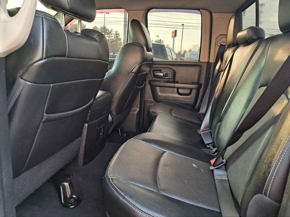 RAM 1500 Laramie Quad Cab 2WD 2015