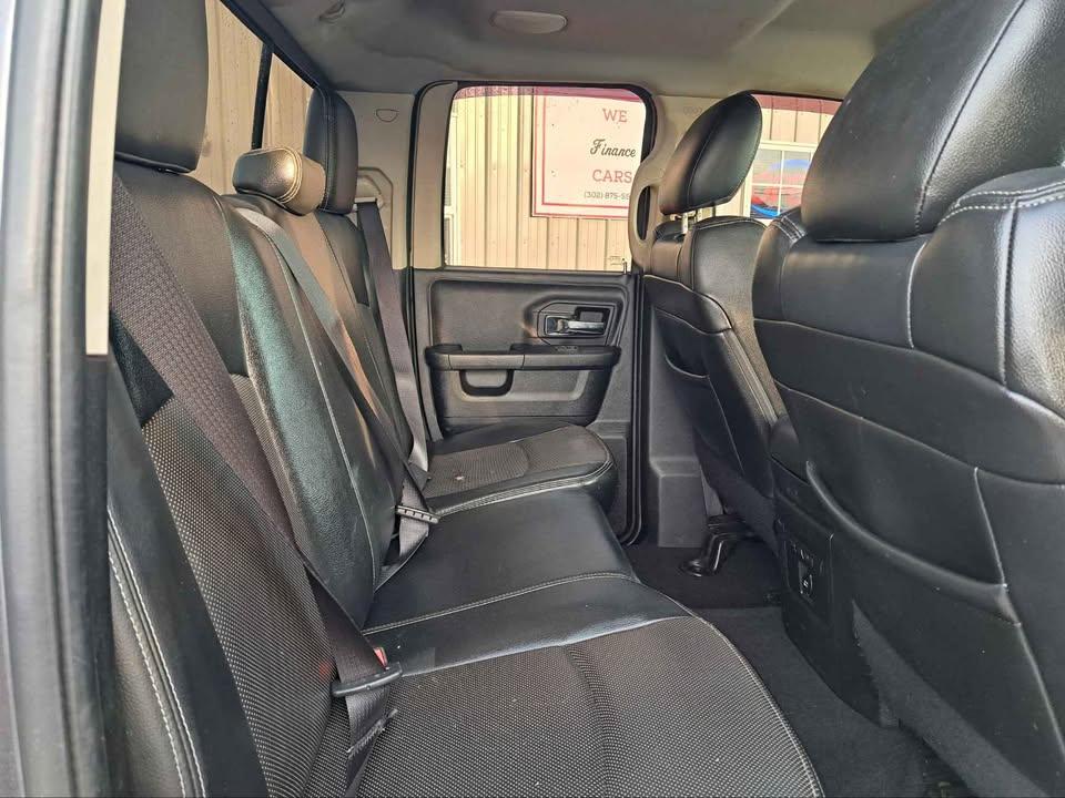 RAM 1500 Laramie Quad Cab 2WD 2015