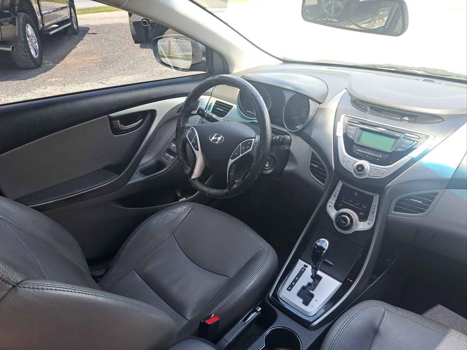 Hyundai Elantra Limited 2011