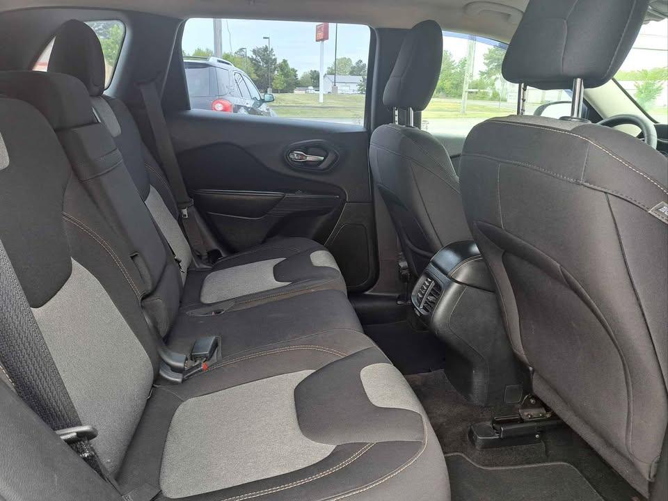 Jeep Cherokee Sport 4WD 2015