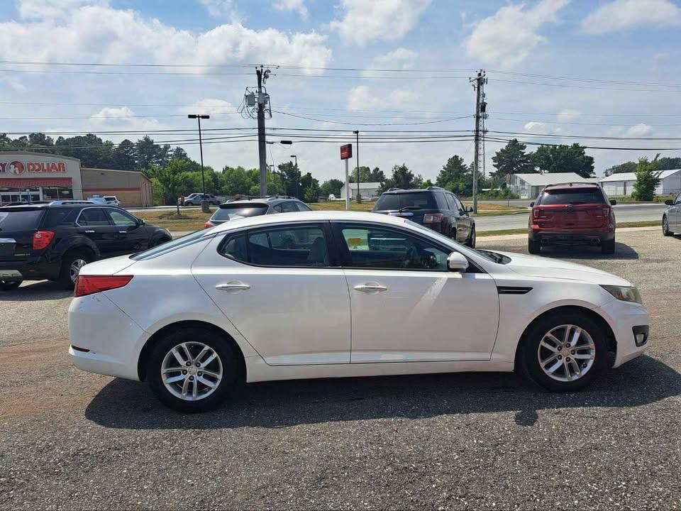 Kia Optima LX MT 2013