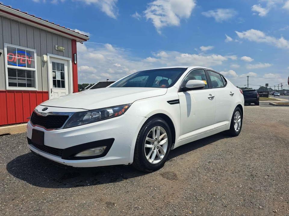Kia Optima LX MT 2013