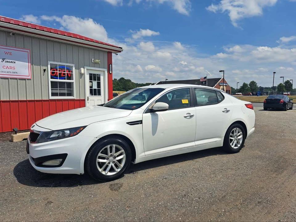 Kia Optima LX MT 2013