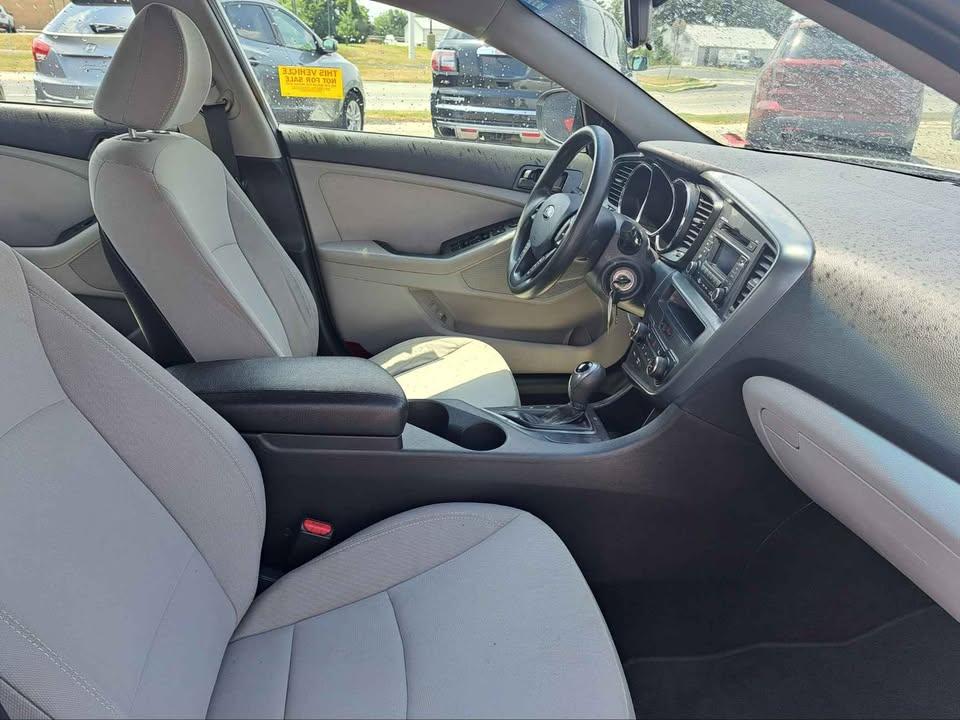 Kia Optima LX MT 2013