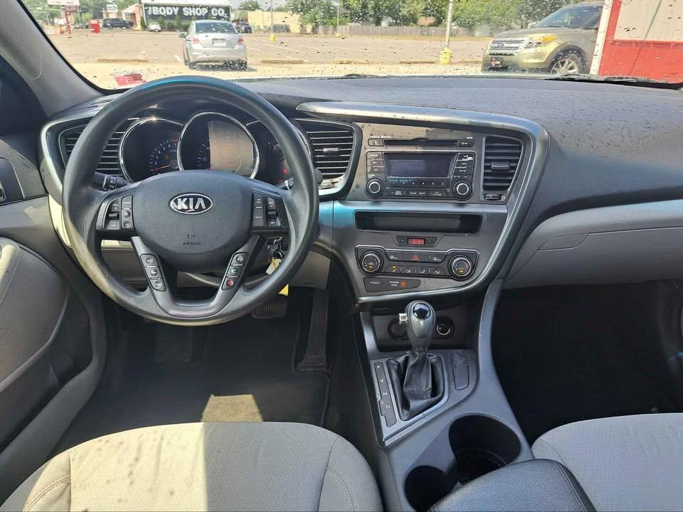 Kia Optima LX MT 2013
