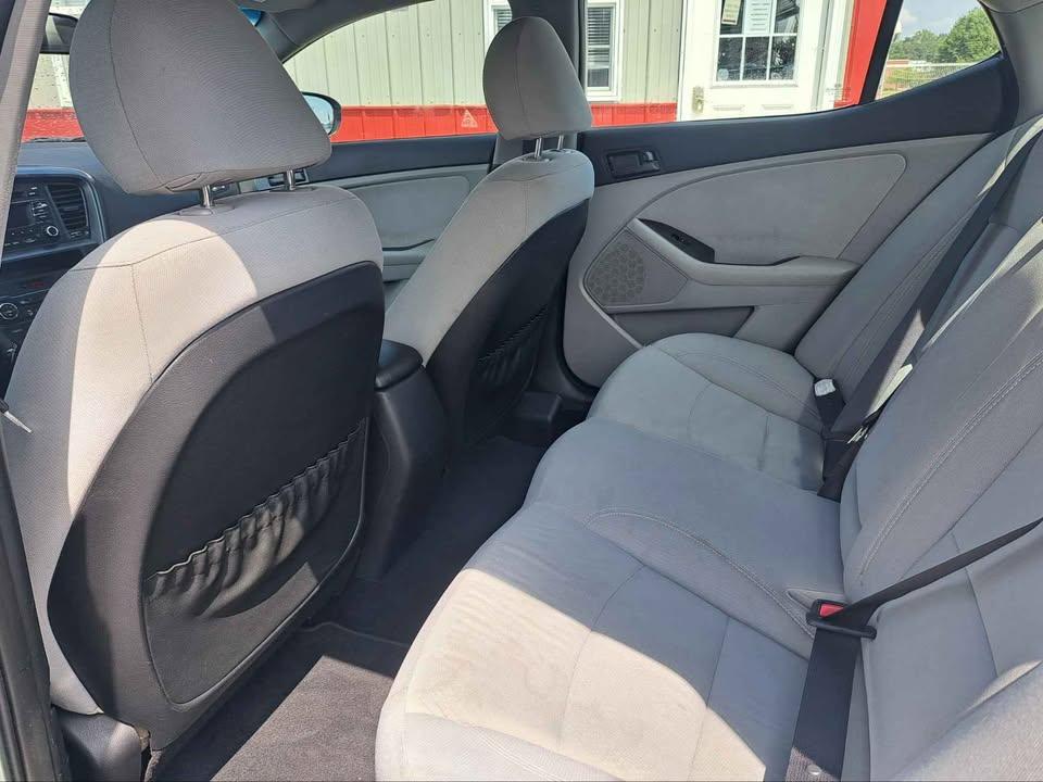 Kia Optima LX MT 2013