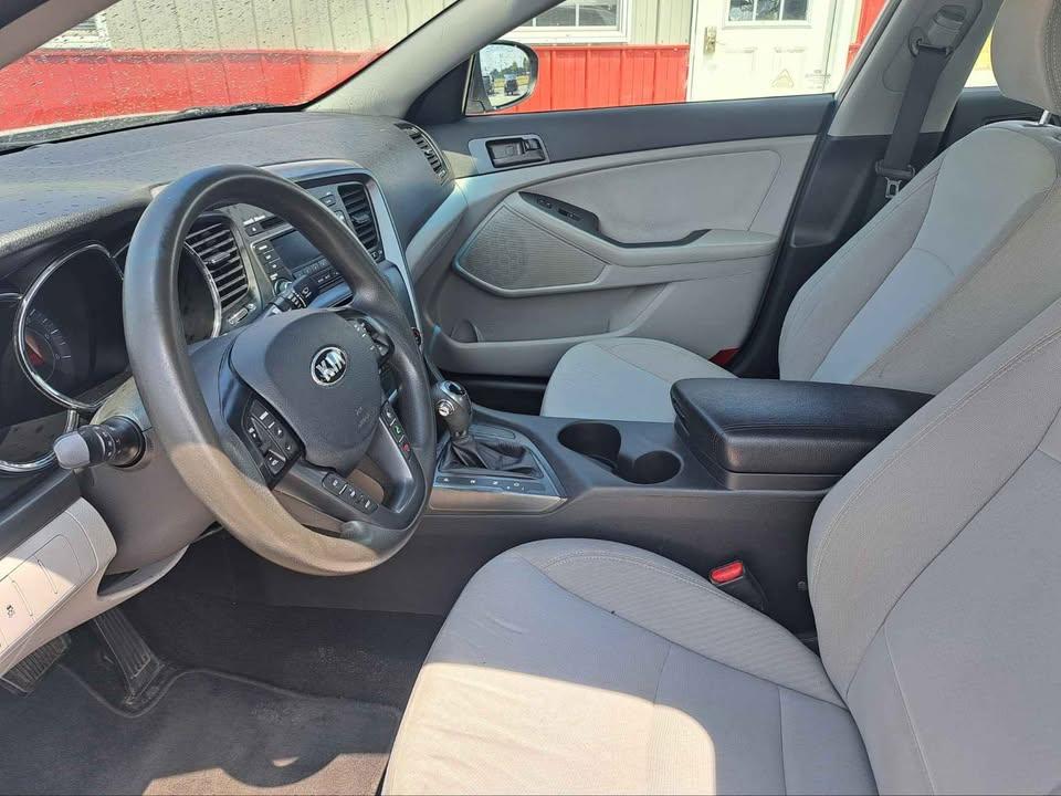 Kia Optima LX MT 2013