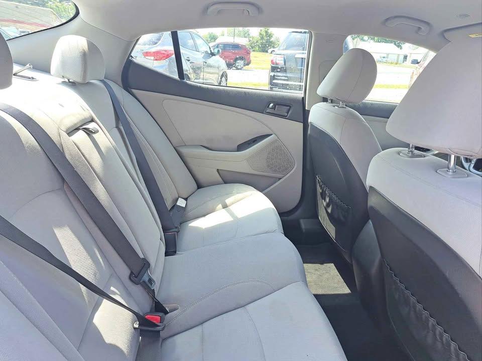 Kia Optima LX MT 2013