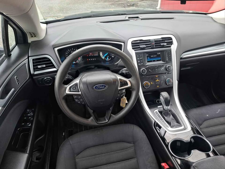 Ford Fusion SE 2015