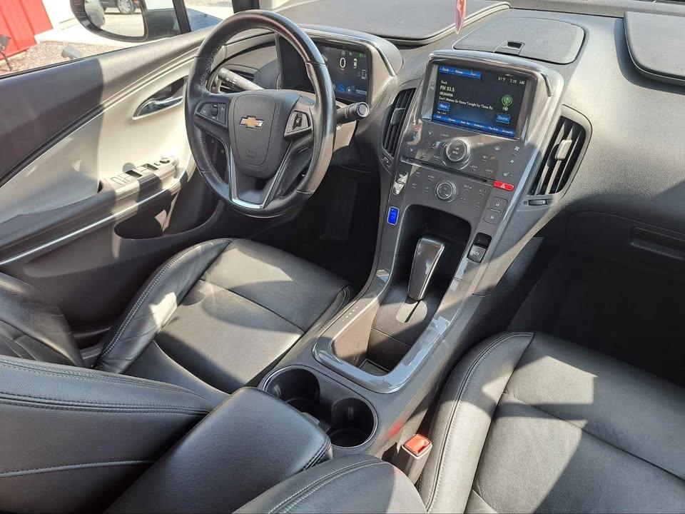 Chevrolet Volt Premium w/ Navigation & LEP 2013
