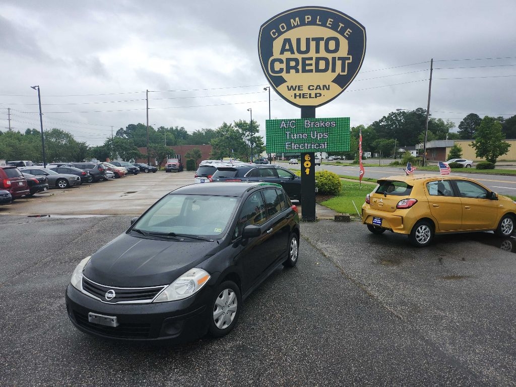 Nissan Versa 5dr HB I4 Auto 1.8 S 2010