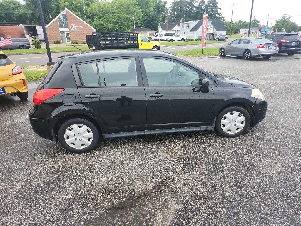 Nissan Versa 5dr HB I4 Auto 1.8 S 2010