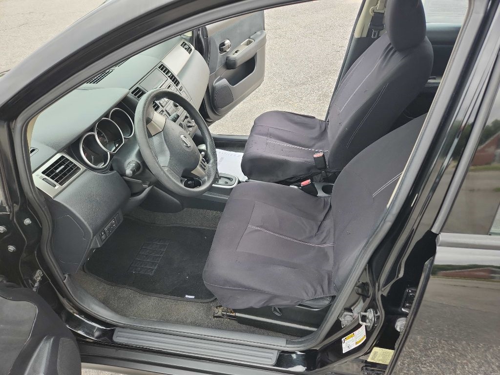 Nissan Versa 5dr HB I4 Auto 1.8 S 2010