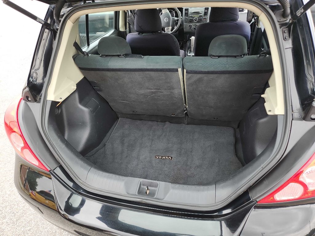 Nissan Versa 5dr HB I4 Auto 1.8 S 2010