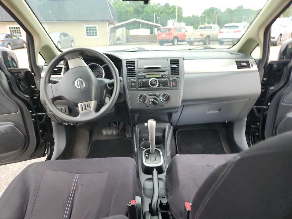 Nissan Versa 5dr HB I4 Auto 1.8 S 2010