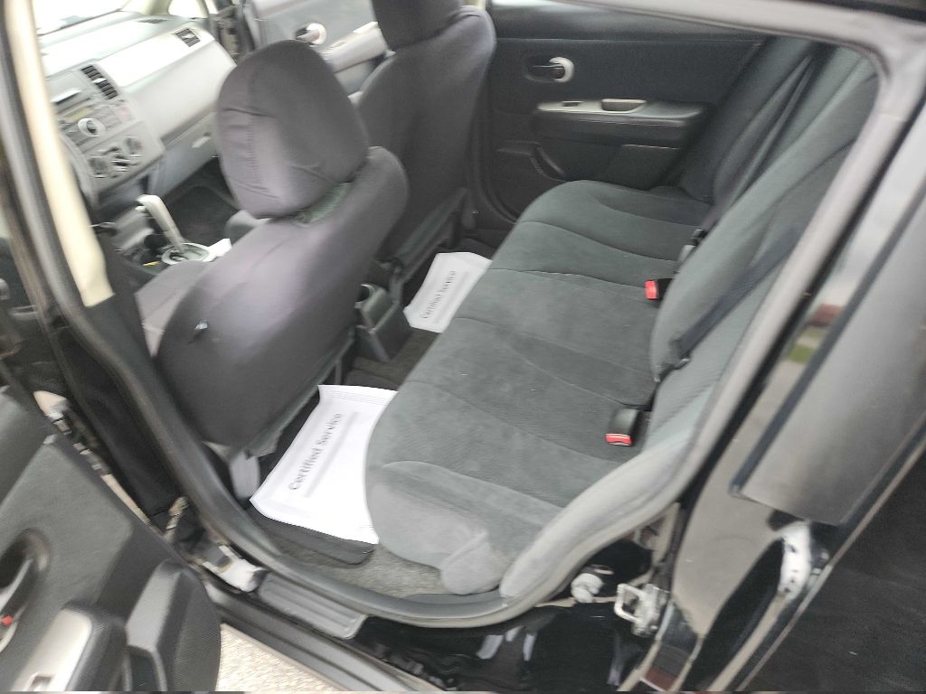 Nissan Versa 5dr HB I4 Auto 1.8 S 2010