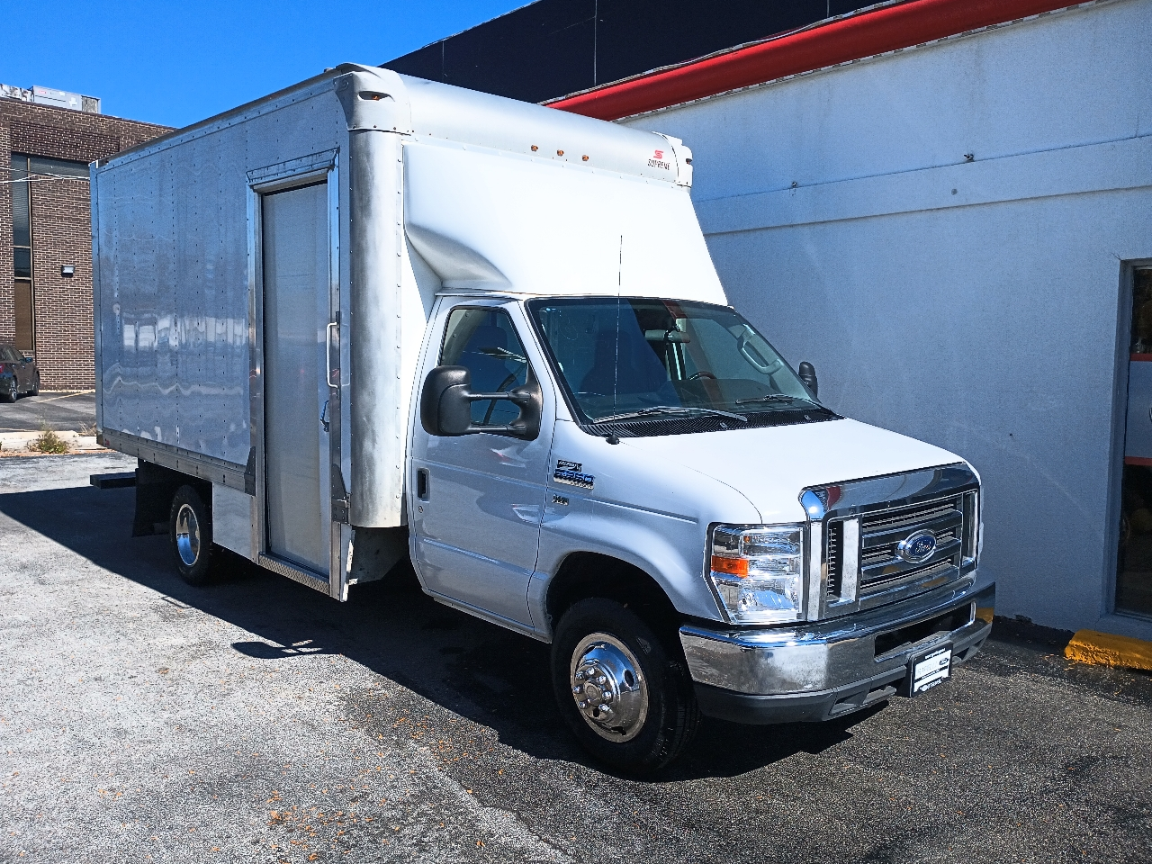 2018 Ford E-Series Cutaway Base's photo