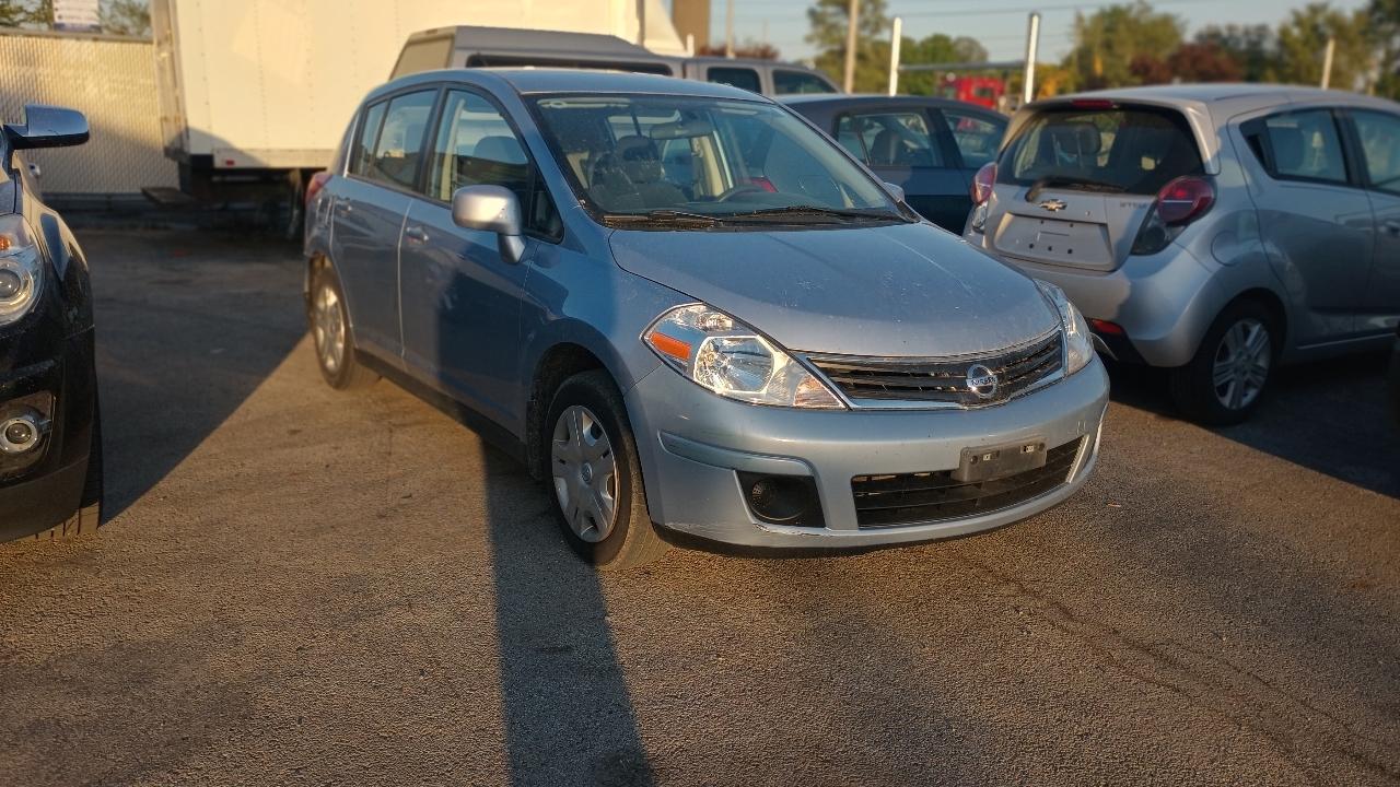Nissan Versa 1.8 SL Hatchback 2012