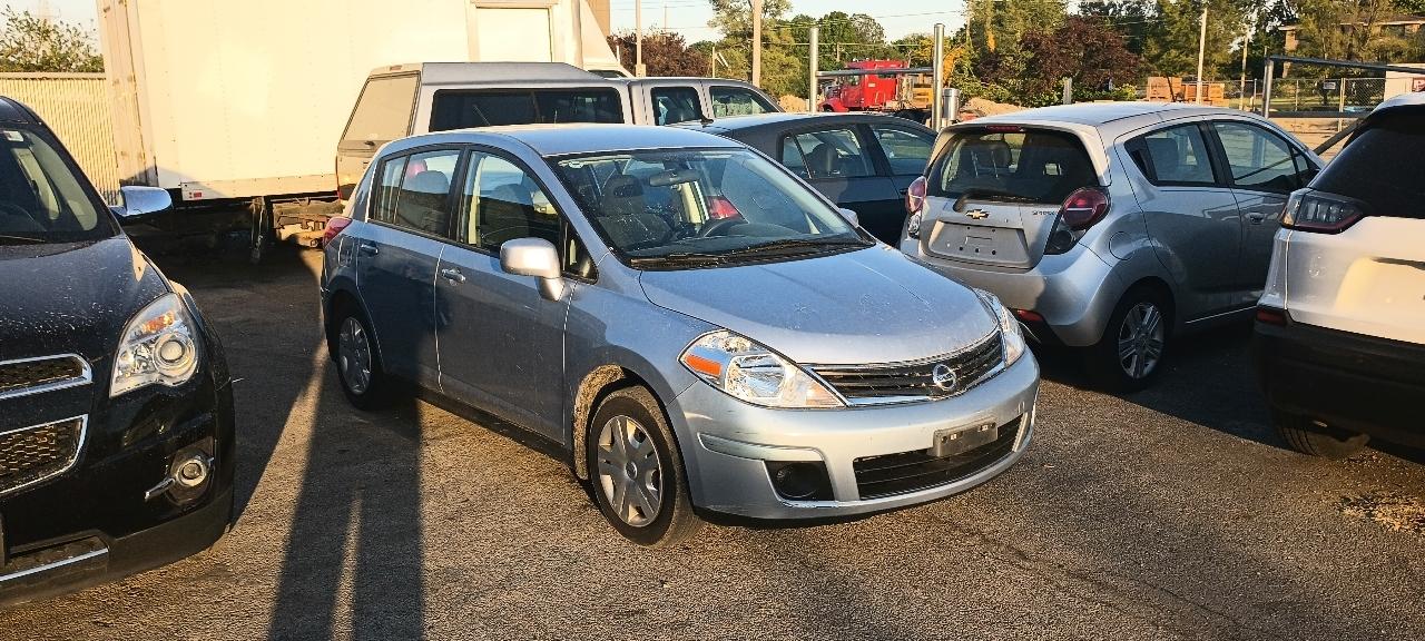 Nissan Versa 1.8 SL Hatchback 2012