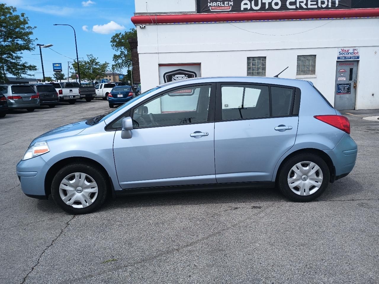 Nissan Versa 1.8 SL Hatchback 2012
