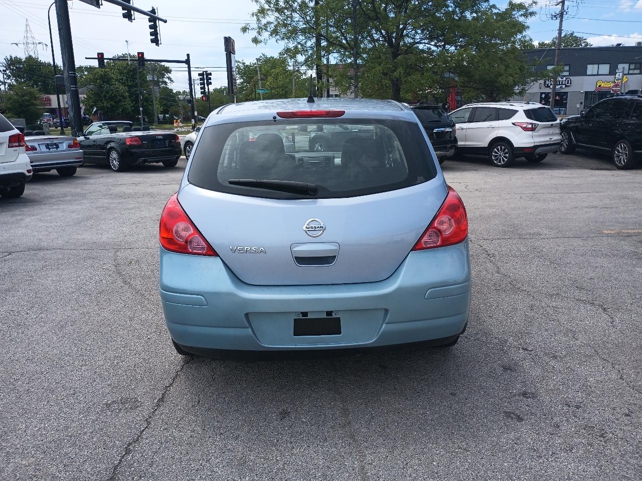 Nissan Versa 1.8 SL Hatchback 2012