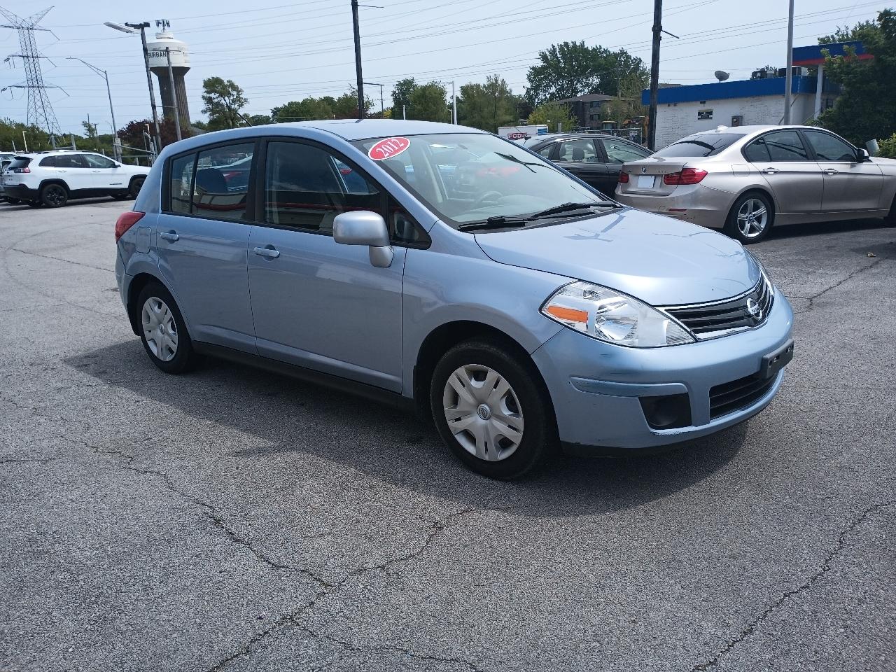 Nissan Versa 1.8 SL Hatchback 2012