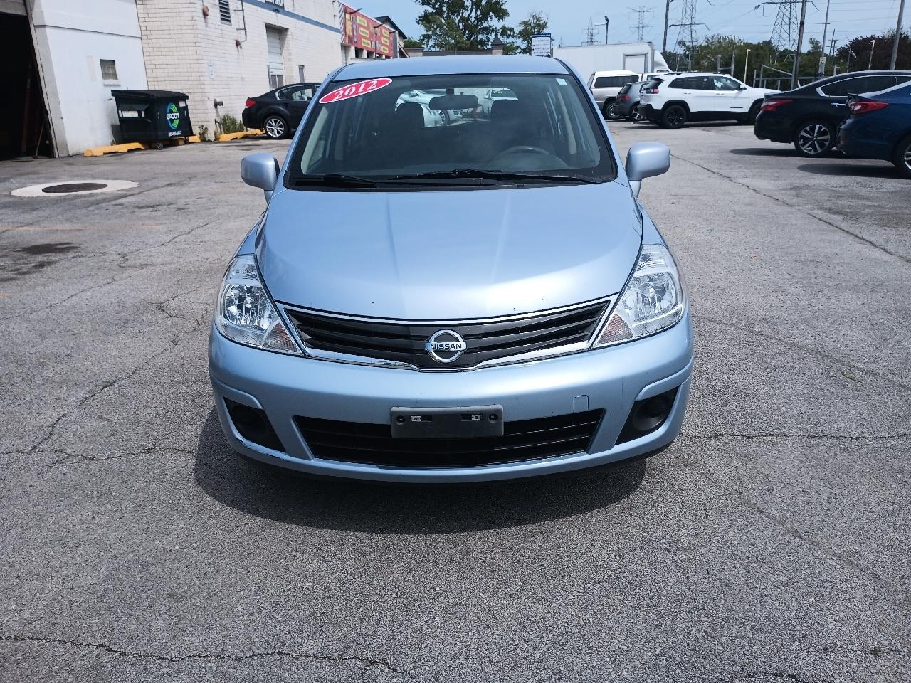 Nissan Versa 1.8 SL Hatchback 2012