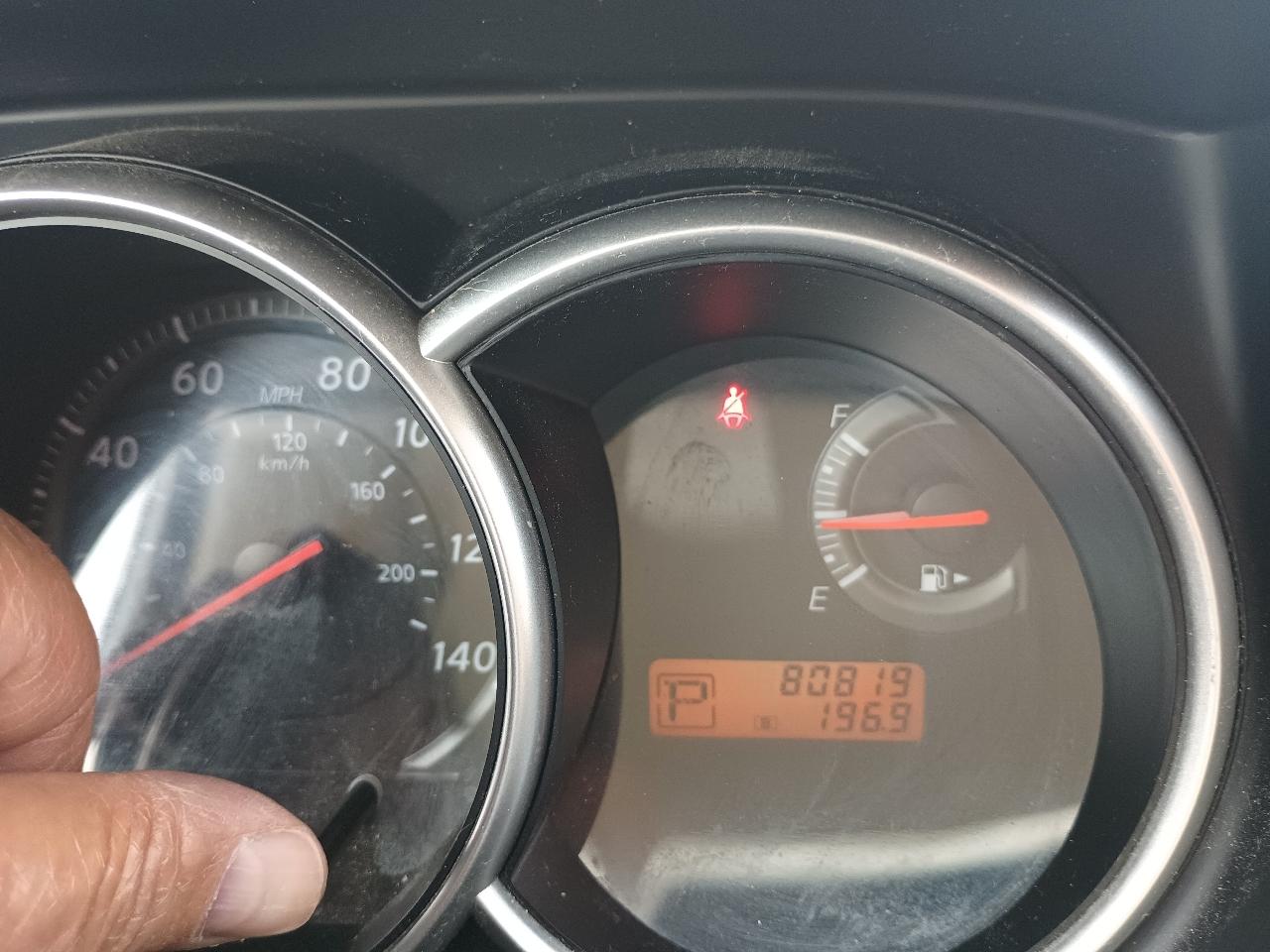 Nissan Versa 1.8 SL Hatchback 2012