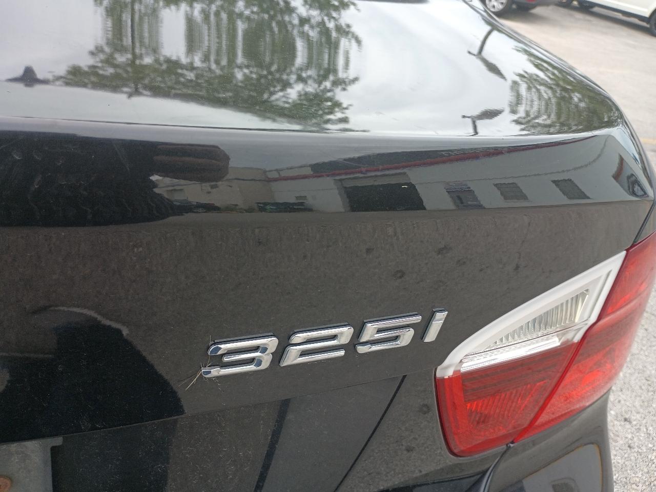 BMW 3-Series 325i Sedan 2006