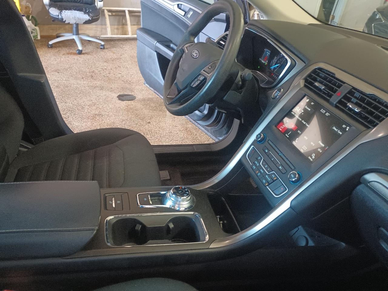 Ford Fusion Hybrid SE 2018