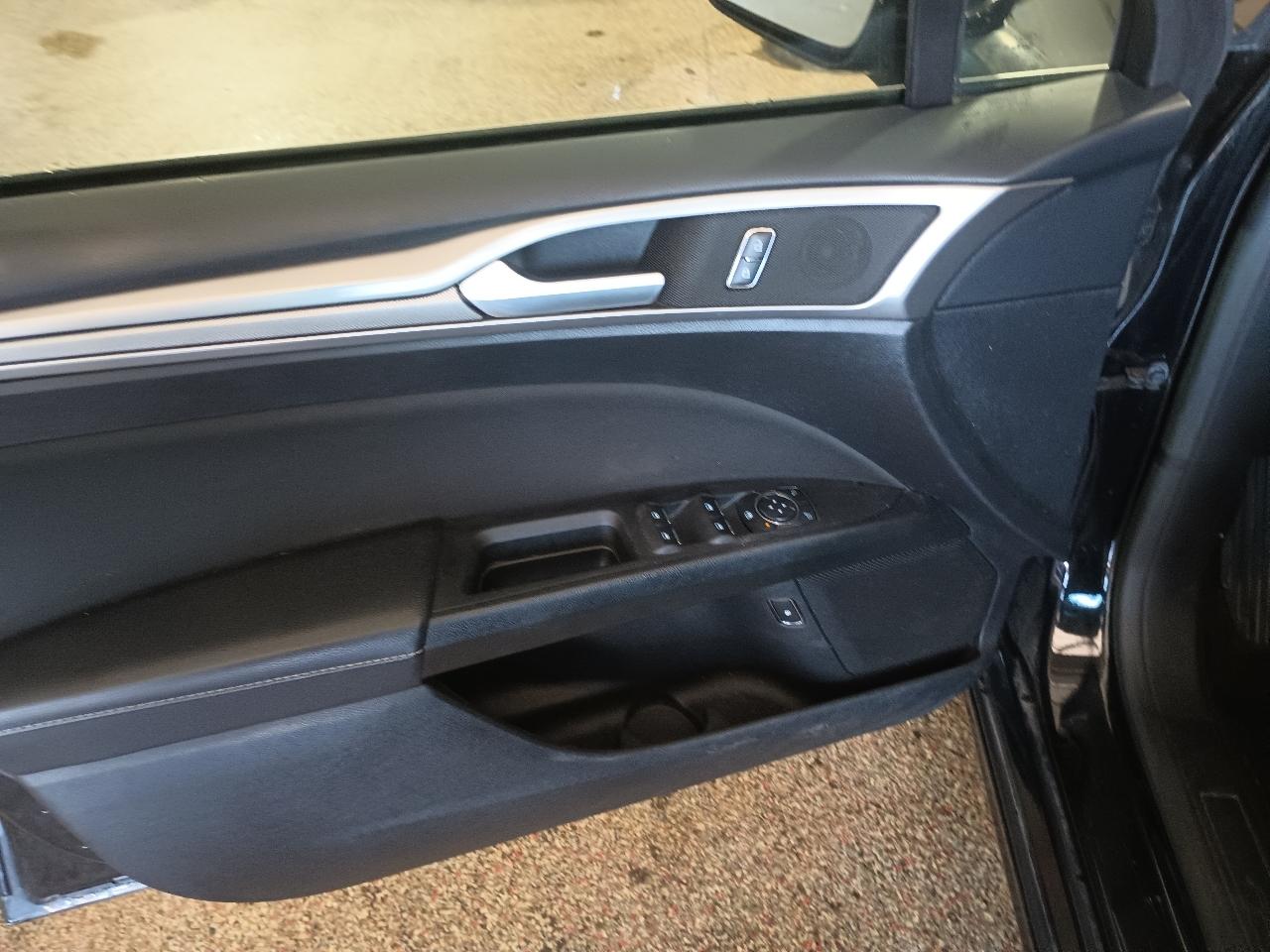Ford Fusion Hybrid SE 2018