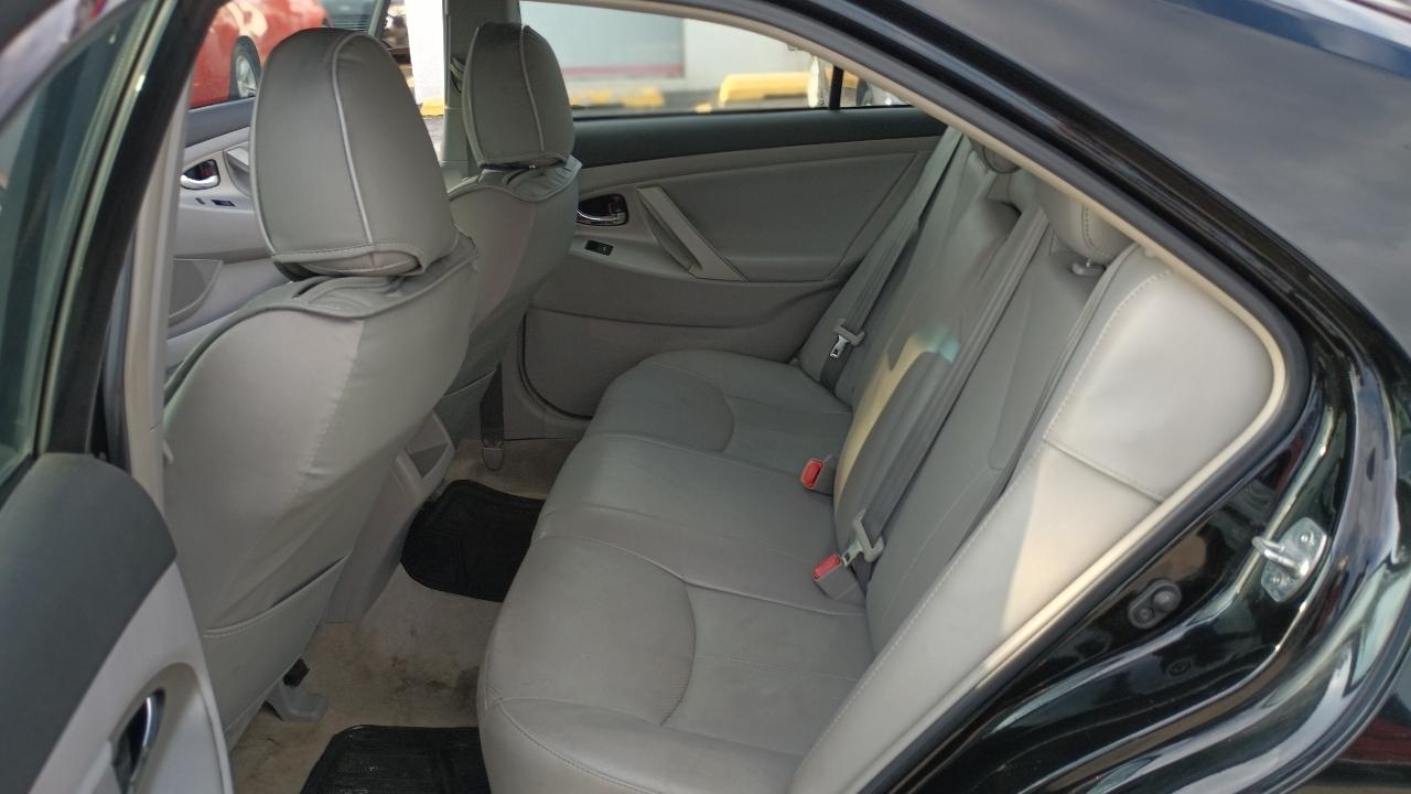 Toyota Camry SE 2011