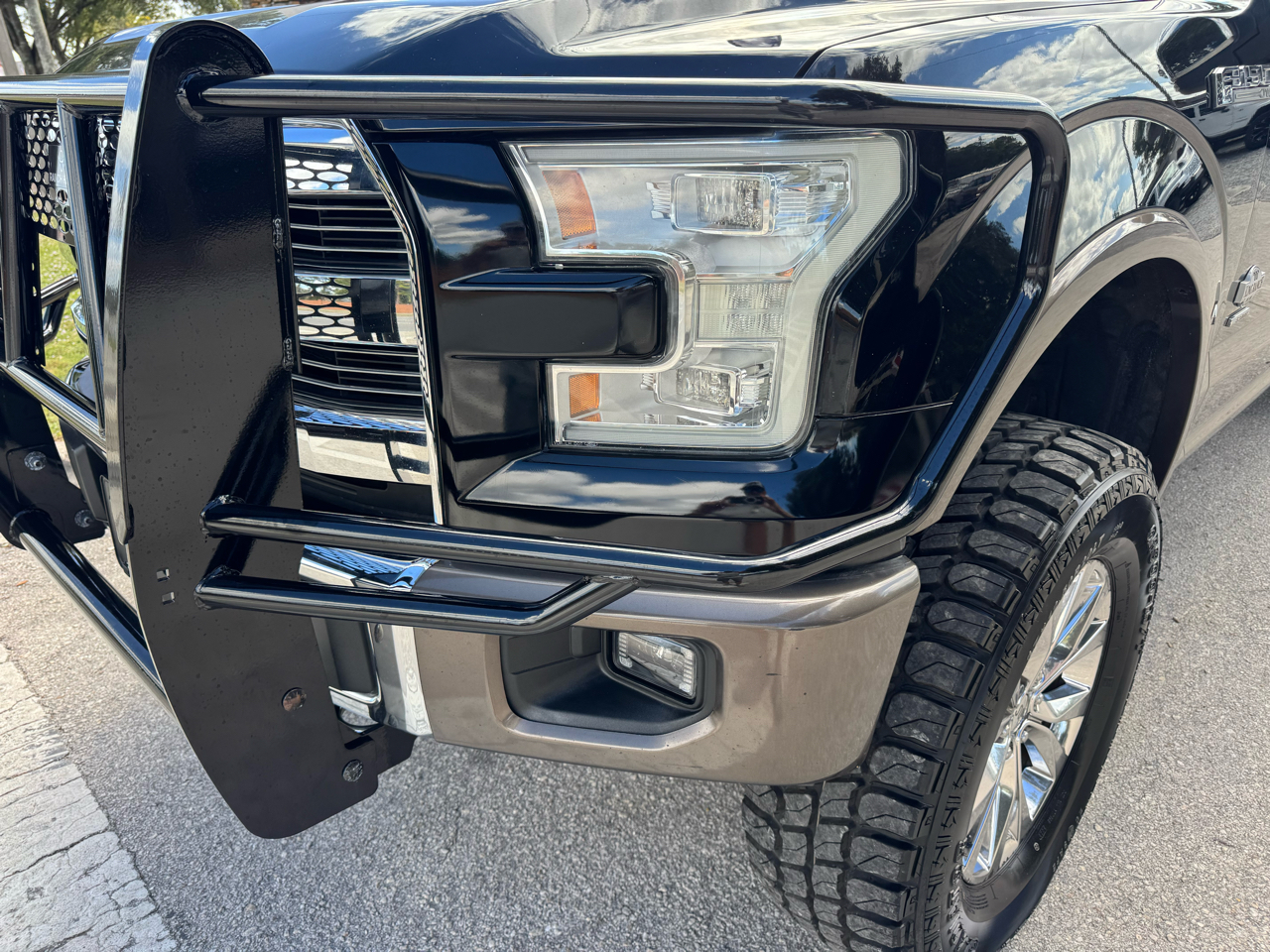Ford F-150 King Ranch 4WD SuperCrew 5.5' Box 2017 Ford F-150 King Ranch 4WD SuperCrew 5.5' Box 2017