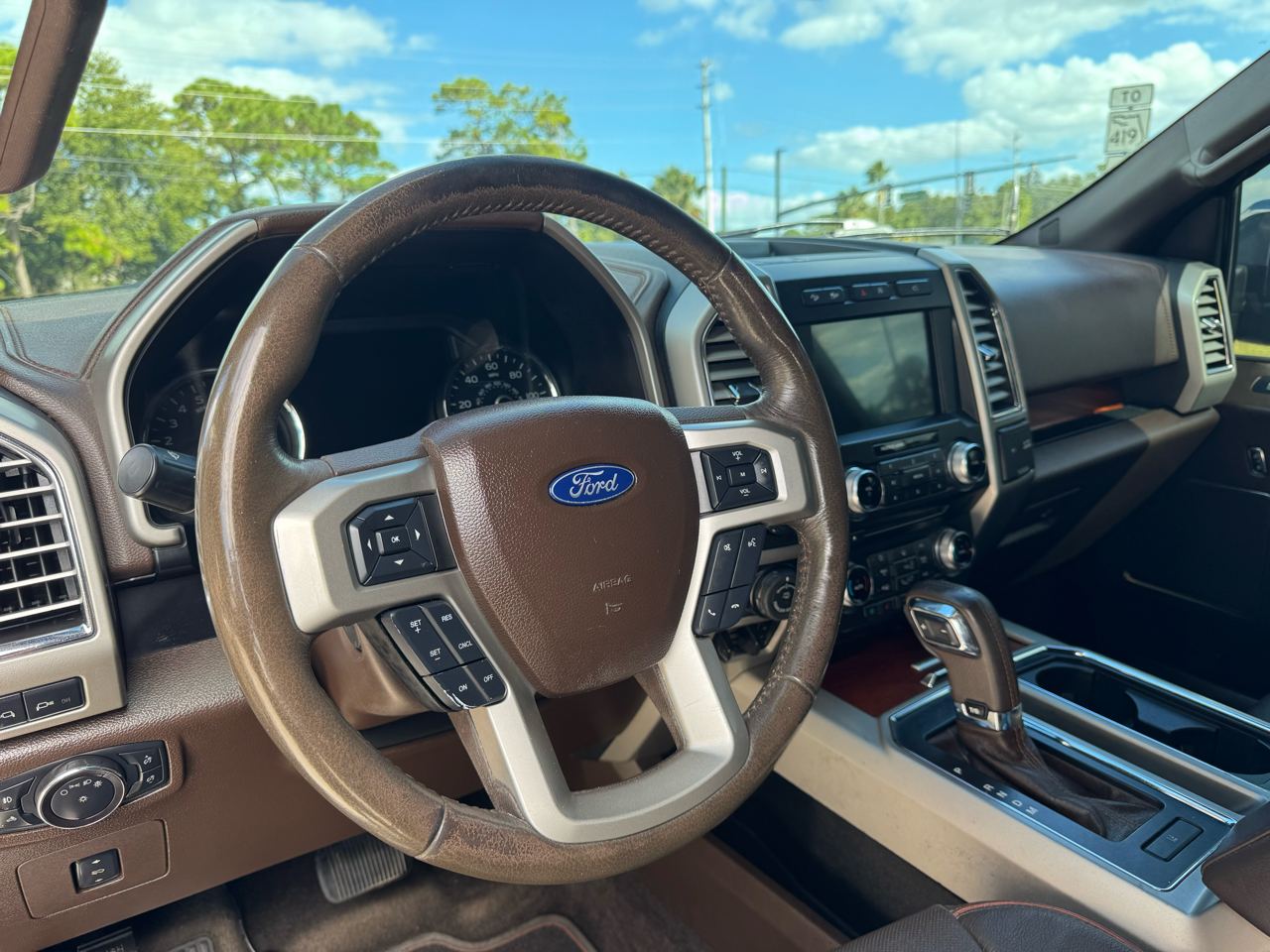 Ford F-150 King Ranch 4WD SuperCrew 5.5' Box 2017 Ford F-150 King Ranch 4WD SuperCrew 5.5' Box 2017