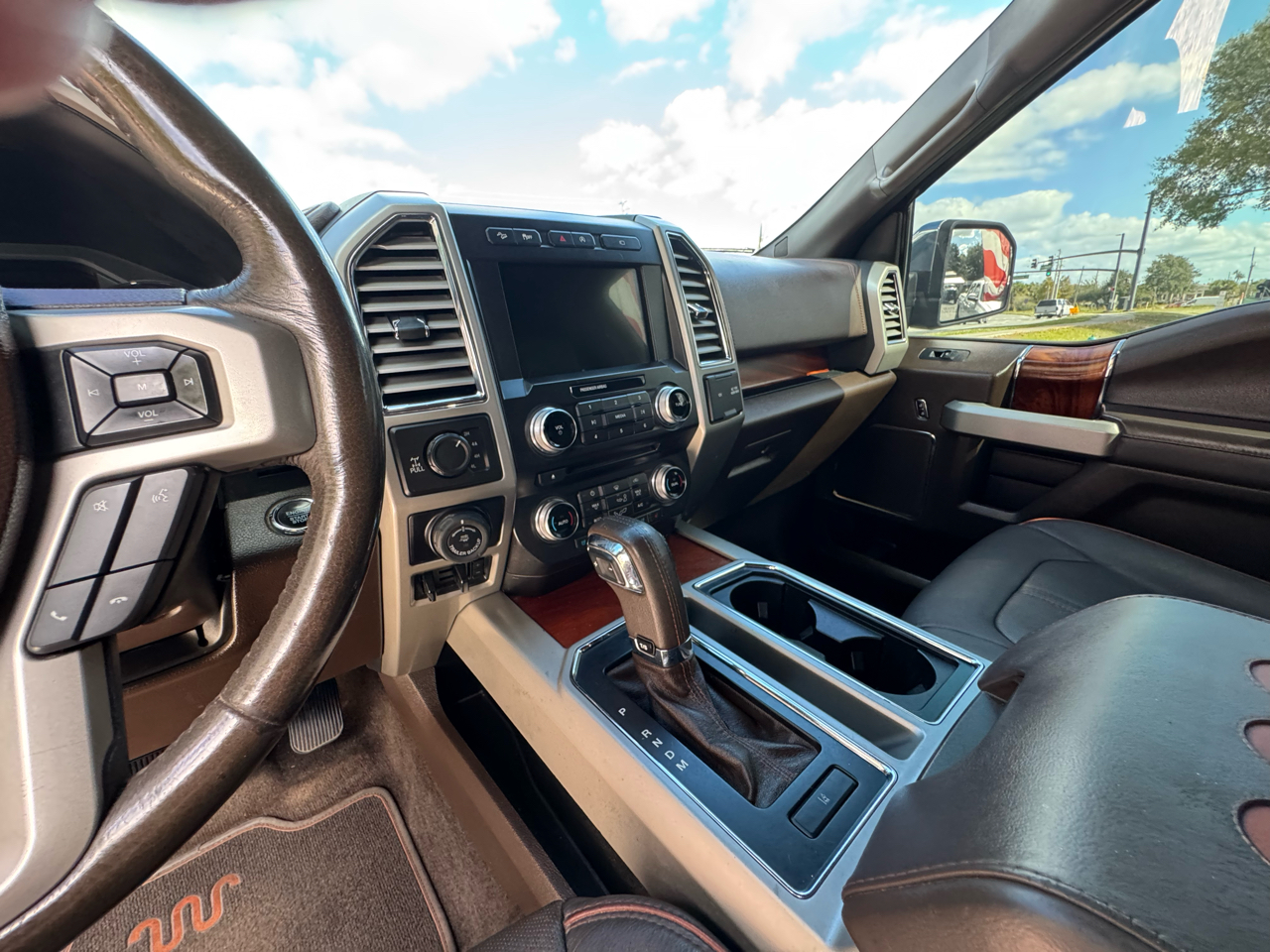 Ford F-150 King Ranch 4WD SuperCrew 5.5' Box 2017 Ford F-150 King Ranch 4WD SuperCrew 5.5' Box 2017