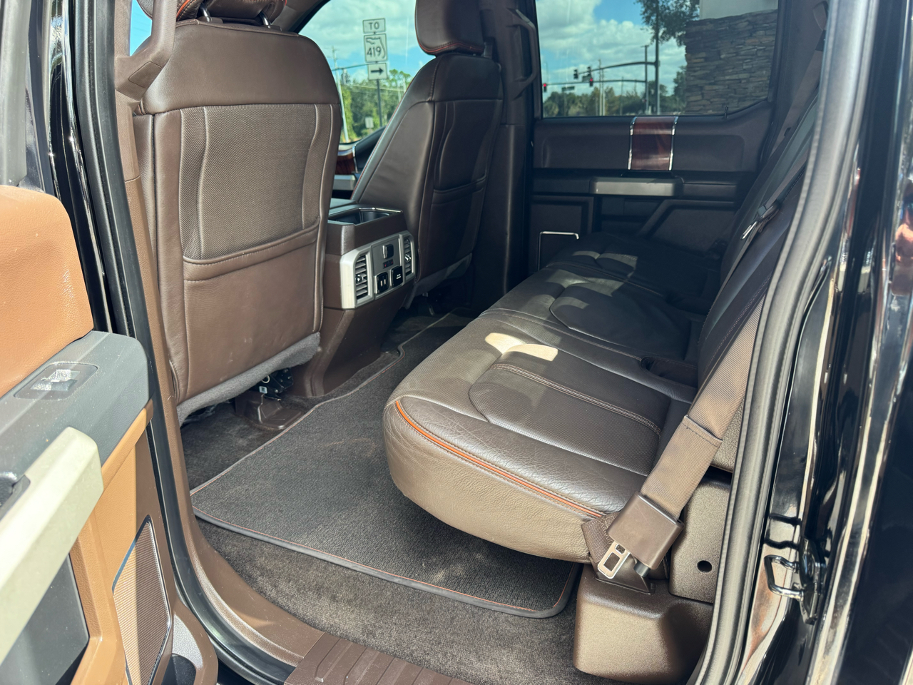 Ford F-150 King Ranch 4WD SuperCrew 5.5' Box 2017 Ford F-150 King Ranch 4WD SuperCrew 5.5' Box 2017