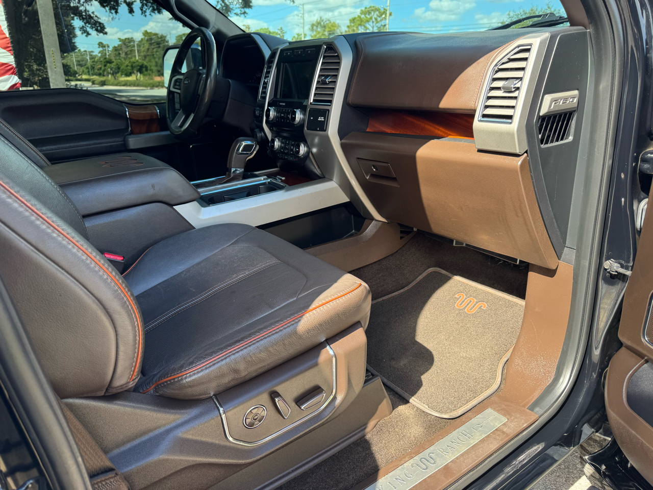 Ford F-150 King Ranch 4WD SuperCrew 5.5' Box 2017 Ford F-150 King Ranch 4WD SuperCrew 5.5' Box 2017
